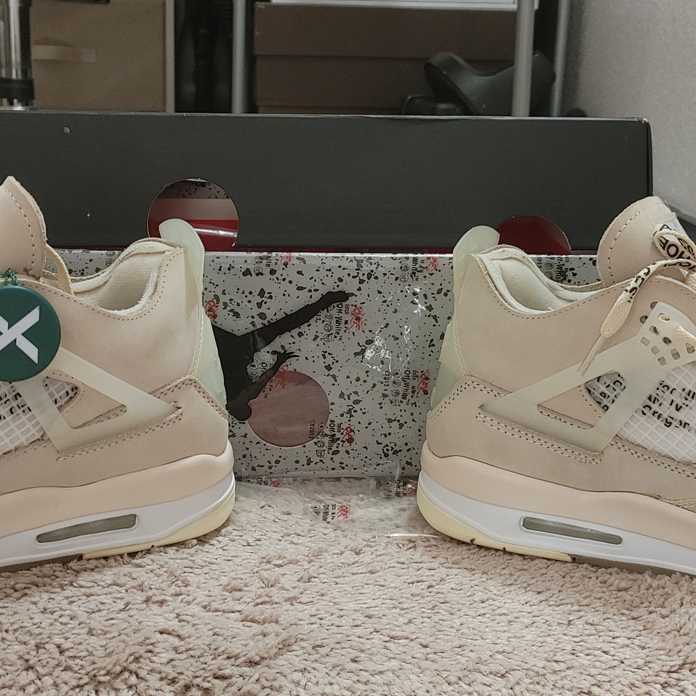 Air Jordan 4 Retro Sneakers